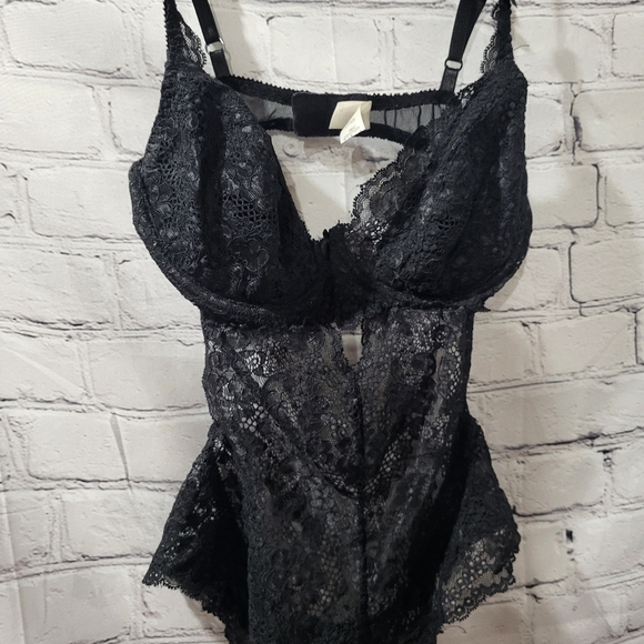 Victoria's Secret Teddy Lingerie 36c black lace - Picture 5 of 7